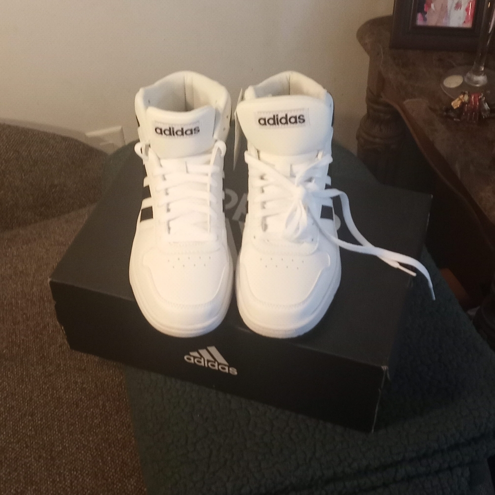 Adidas - Picture 2 of 5